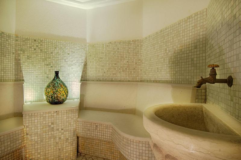 Stoa - Elegant & Romantic - 