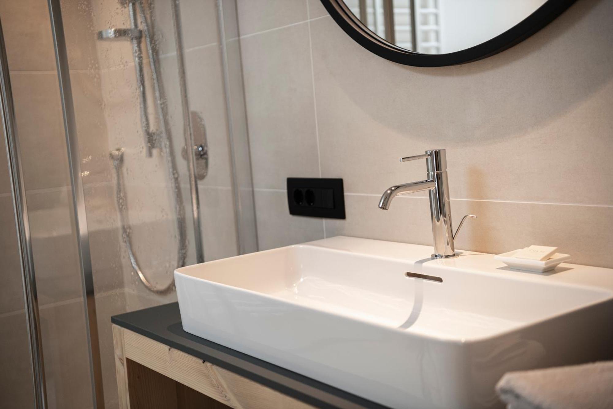 Stoa - Elegant & Romantic - 